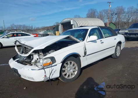 2008 Lincoln Town Car Signature Limited z USA, uszkodzony, nr VIN 2LNHM82W08X654531